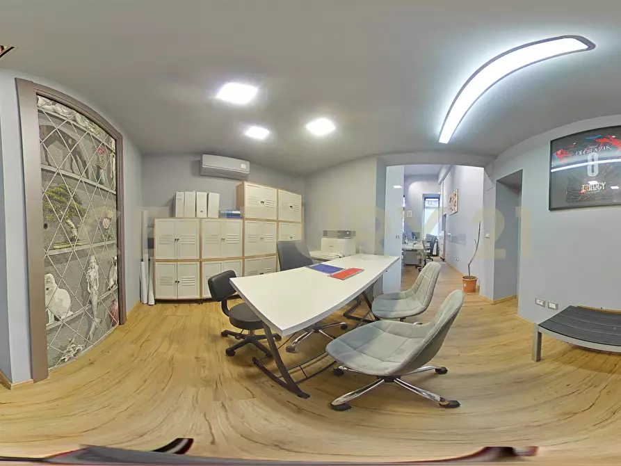 Immagine 41 di Locale commerciale in vendita  in Largo Rosolino Pilo 6 a Catania