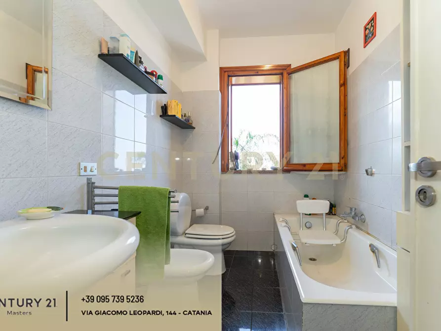 Immagine 13 di Quadrilocale in vendita  in Via Gesualdo Bufalino 1 a Aci Catena