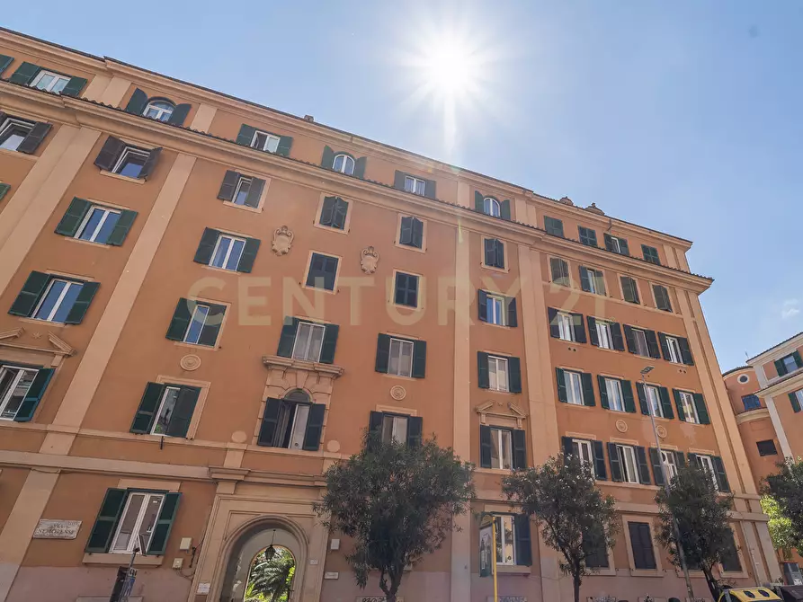 Immagine 20 di Trilocale in vendita  in Via Nemorense 100 a Roma