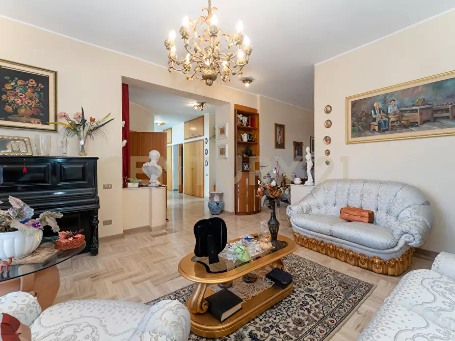 Immagine 72 di Villa in vendita  in Via Ottavia Penna 50 a Caltagirone
