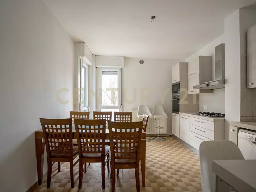 Immagine 4 di Pentalocale in vendita  in Via Umberto Maddalena 1 a Verona