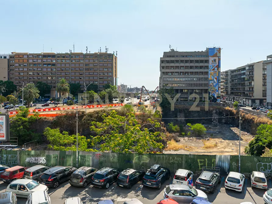 Immagine 41 di Pentalocale in vendita  in Corso Sicilia 64 a Catania
