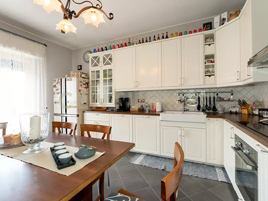 Immagine 29 di Quadrilocale in vendita  in Via Veglia 1 a Catania