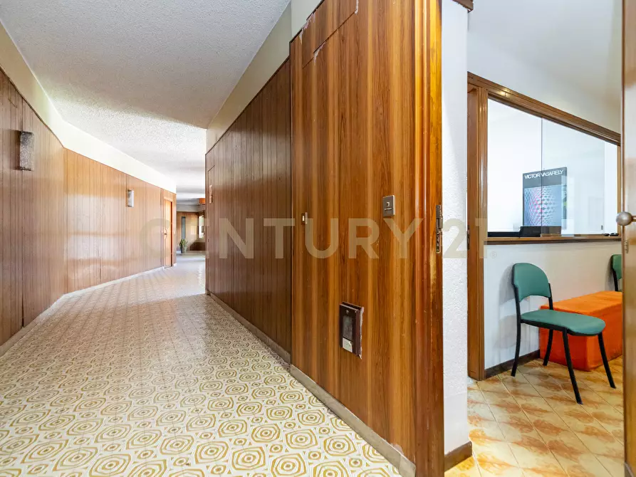 Immagine 4 di Pentalocale in vendita  in Via Grazia Deledda 2 a Catania