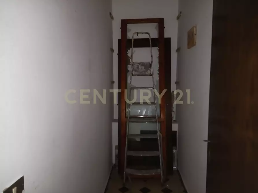 Immagine 11 di Bilocale in vendita  in Via Spirito Santo 51 a Aci Sant'antonio