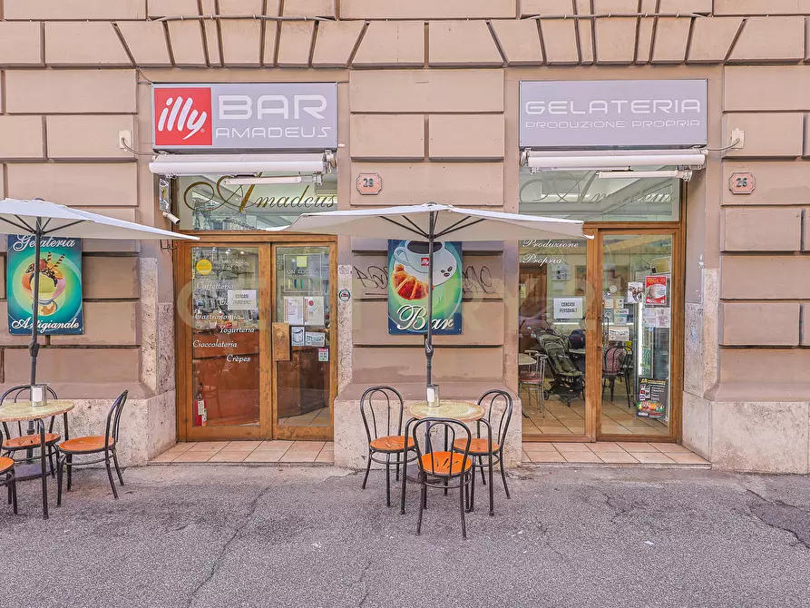 Immagine 1 di Quadrilocale in vendita  in Via Nemorense 26/28 a Roma