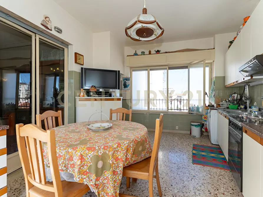 Immagine 14 di Pentalocale in vendita  in Via Messina 523 a Catania