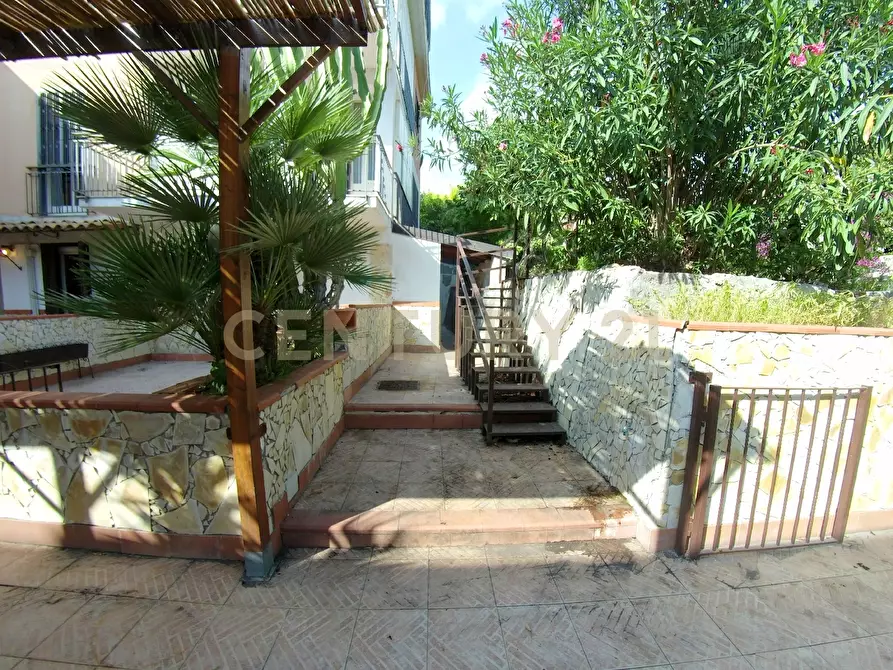 Immagine 7 di Villa in vendita  in Via Livorno 97 a Aci Castello