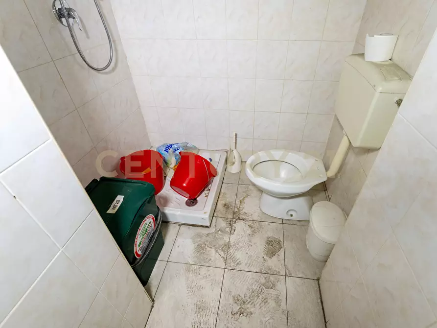 Immagine 27 di Locale commerciale in vendita  in Via Cagliari 51 a Catania