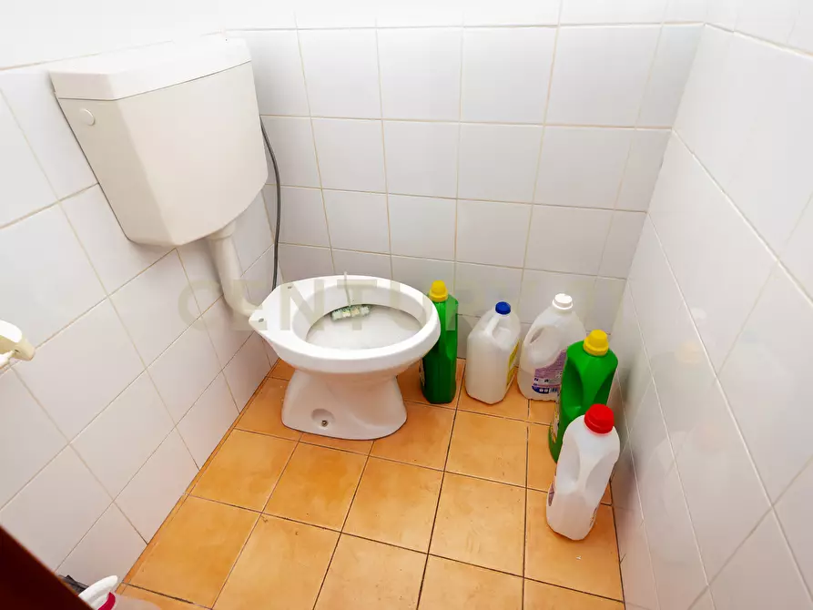 Immagine 26 di Attività artigianale in vendita  in Via Firenze 130 a Catania