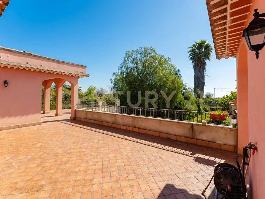 Immagine 43 di Villa in vendita  in Via Alcaloro Petrone 47 a Viagrande