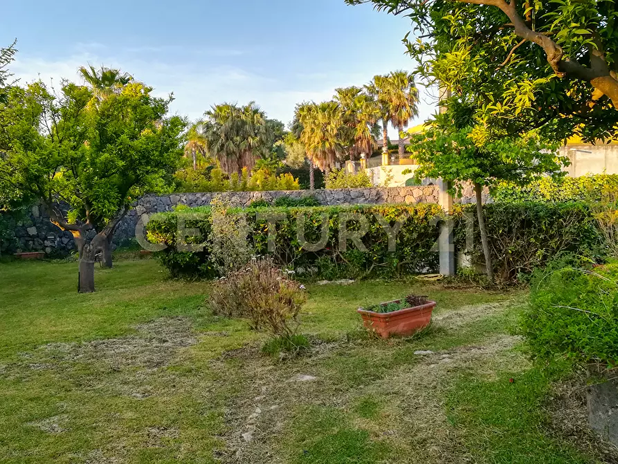 Immagine 37 di Villa in vendita  in Via Alcaloro Petrone 47 a Viagrande