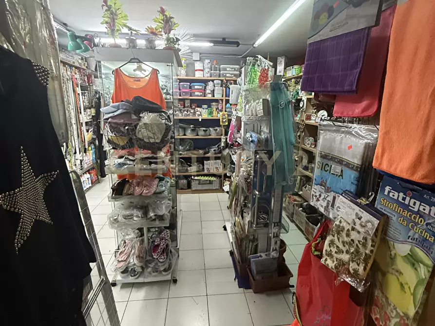 Immagine 9 di Attività commerciale in vendita  in Via Orto Limoni 18 a Catania