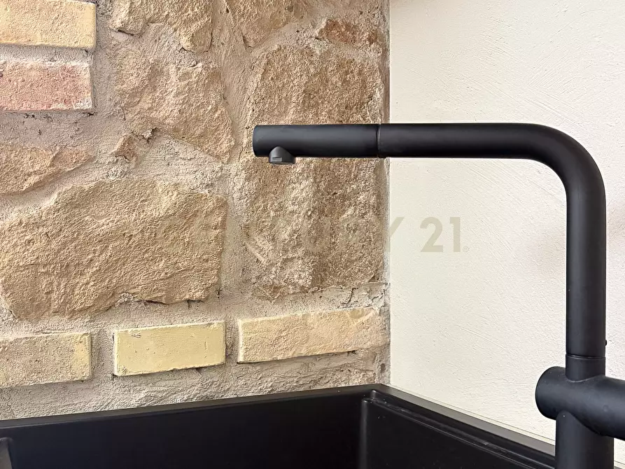 Immagine 40 di Appartamento in vendita  in Via Lampedusa a Roma