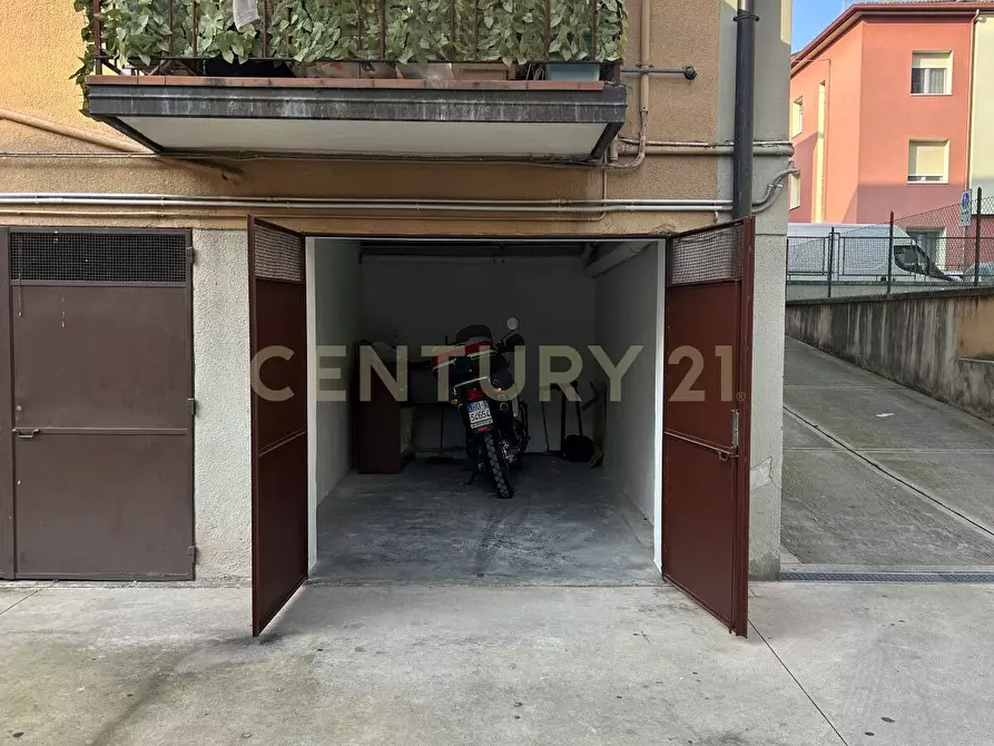Immagine 40 di Trilocale in vendita  in Via Pier Fortunato Calvi 49 a Verona