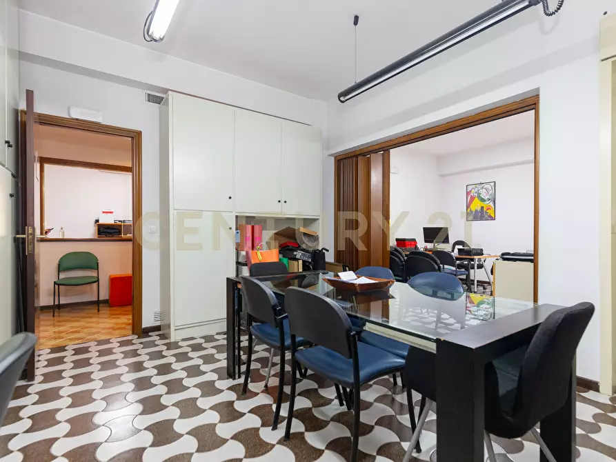 Immagine 32 di Pentalocale in vendita  in Via Grazia Deledda 2 a Catania