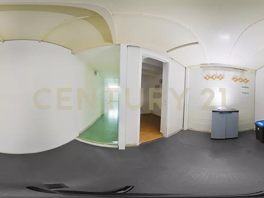 Immagine 48 di Magazzino in vendita  in Via Convento del Carmine 6 a Tremestieri Etneo