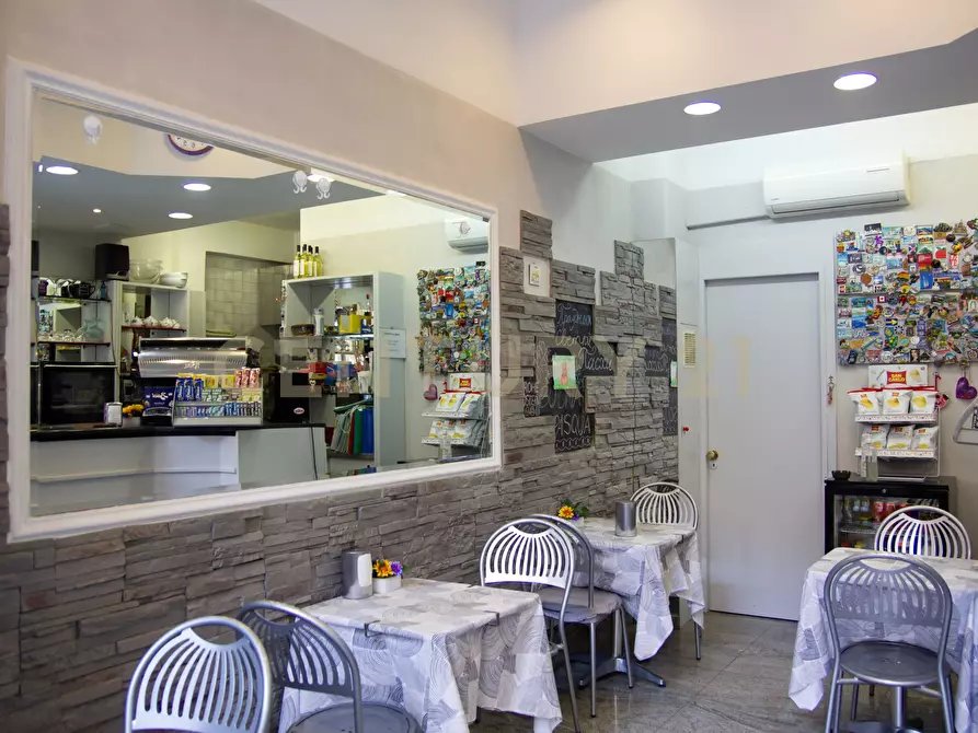 Immagine 7 di Bar / Ristorante in vendita  in Via Tripolitania 203 a Roma