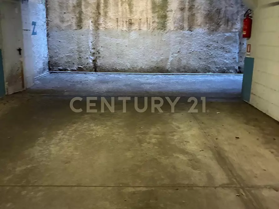 Immagine 9 di Garage in vendita  in Via Gorgona 1 a Roma