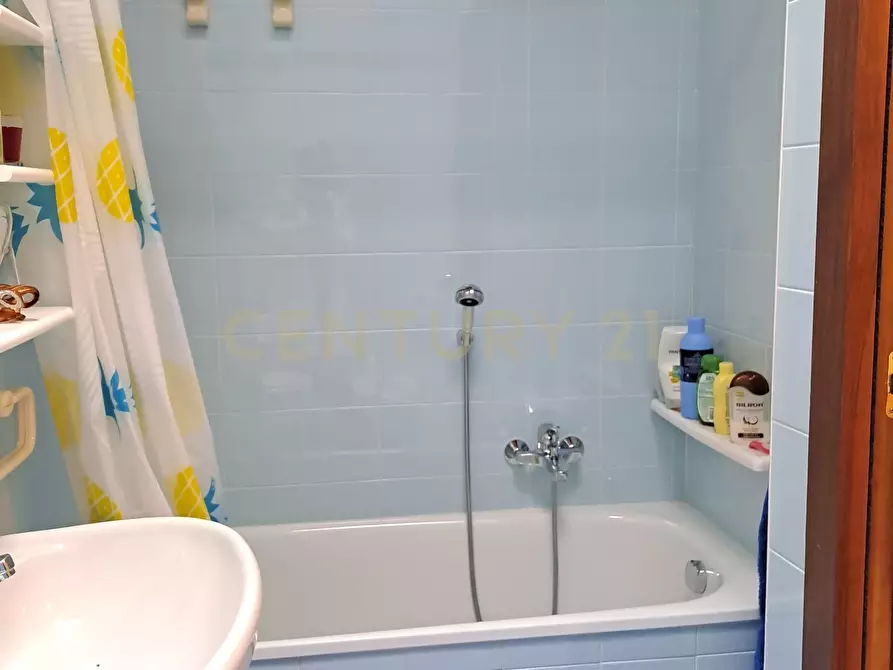 Immagine 15 di Quadrilocale in vendita  in Via Vittorio Monese a Garda