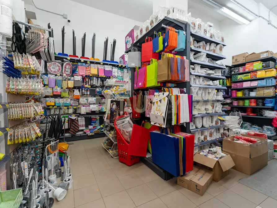 Immagine 24 di Attività commerciale in vendita  in Via Nizzeti 6 a Aci Catena