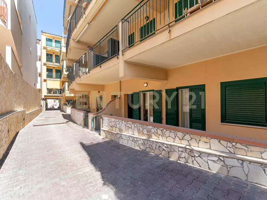 Immagine 34 di Bilocale in vendita  in Via Lungomare 2 a Sant'alessio Siculo