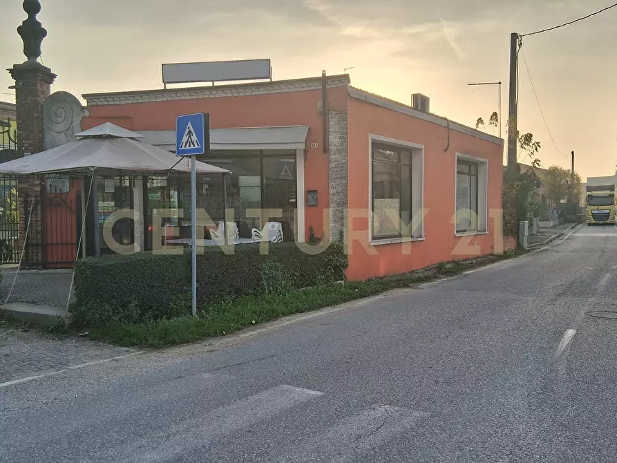Immagine 3 di Locale commerciale in vendita  in Via Villafontana 138 a Oppeano