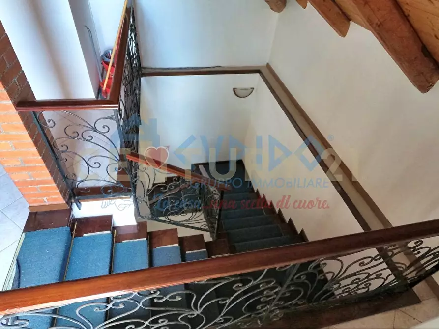 Immagine 18 di Villa in vendita  in Via Livorno 97 a Aci Castello