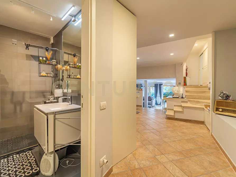 Immagine 49 di Bilocale in vendita  in Via la Sila 14 a Roma