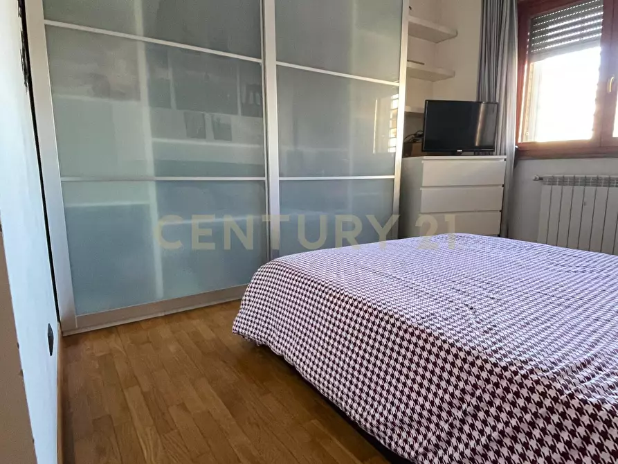 Immagine 11 di Bilocale in affitto  in via Giuseppe De Santis 3 a Roma