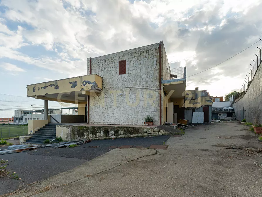 Immagine 20 di Showroom in vendita  in Via delle Scuole 1 a Aci Castello