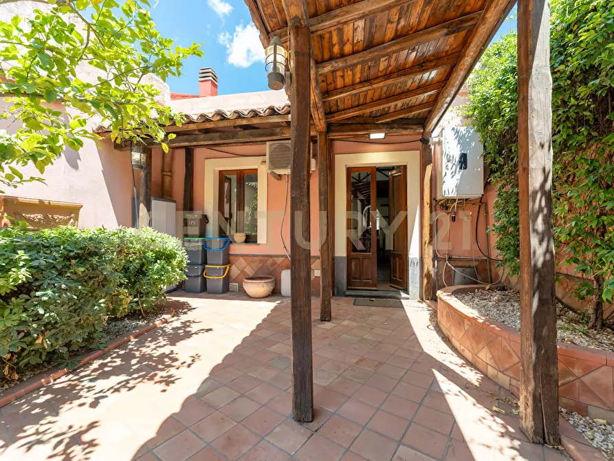 Immagine 14 di Locale commerciale in affitto  in Via Etnea 90 a Mascalucia