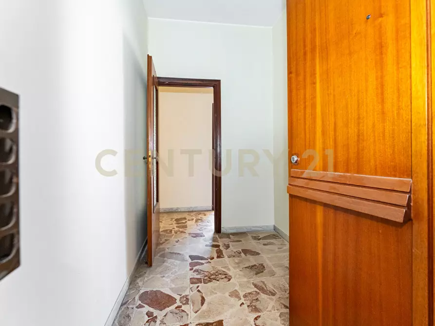 Immagine 9 di Pentalocale in vendita  in Via Carnazza 2 a Tremestieri Etneo