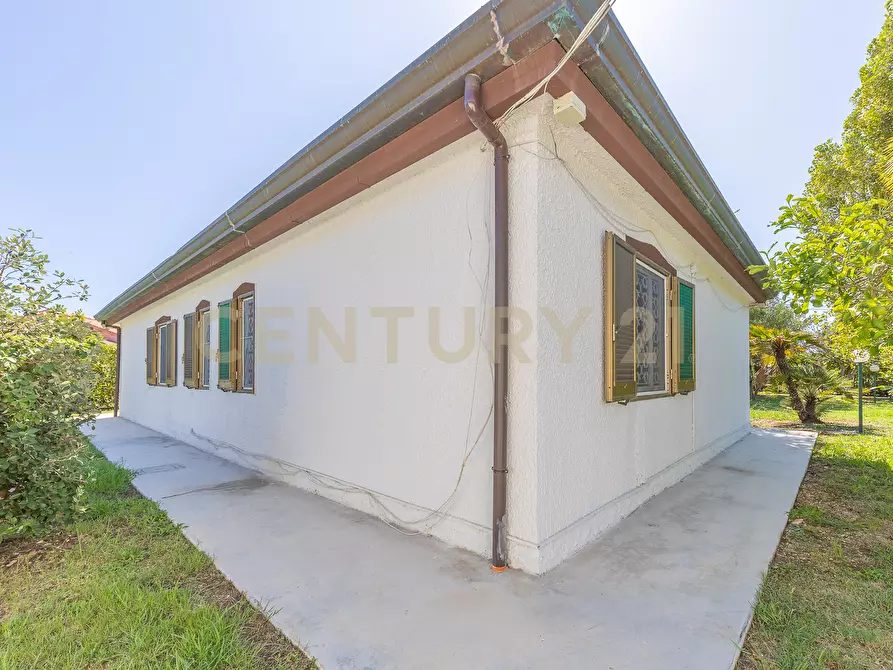 Immagine 48 di Villa in vendita  in Strada Isola Bella 43 a Latina