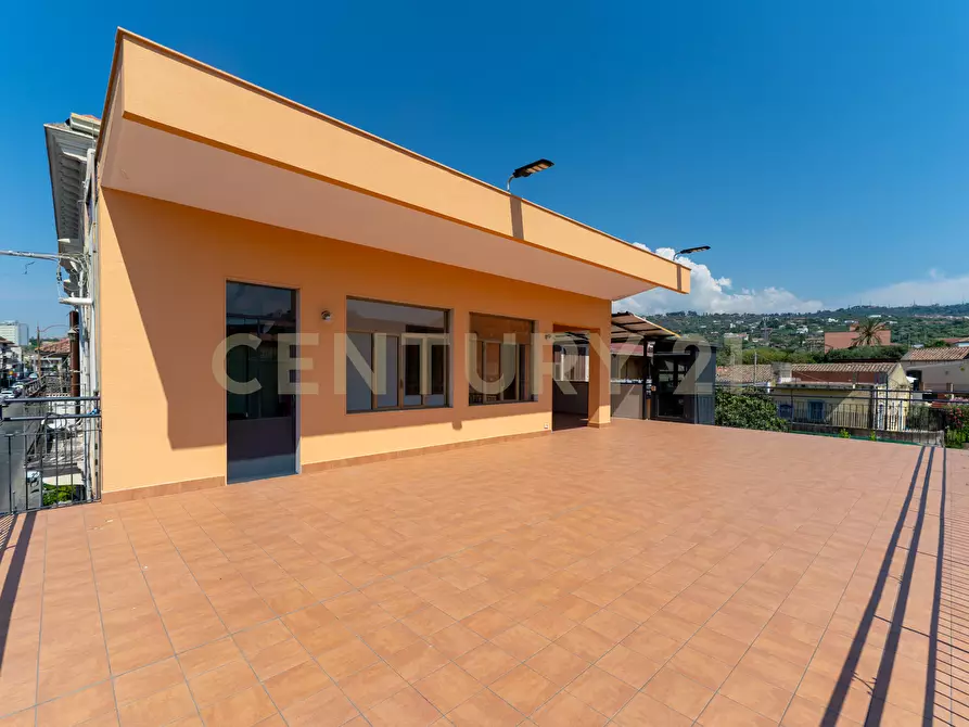 Immagine 1 di Villa in vendita  in Via Quartiere Longo 18 a Aci Castello
