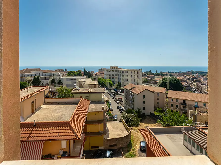 Immagine 34 di Pentalocale in vendita  in Via Salvatore Vigo 106 a Acireale