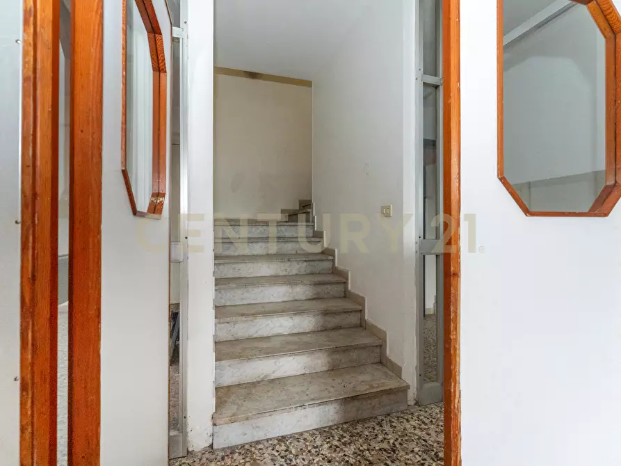 Immagine 10 di Locale commerciale in affitto  in Via Catira 2 a San Gregorio Di Catania