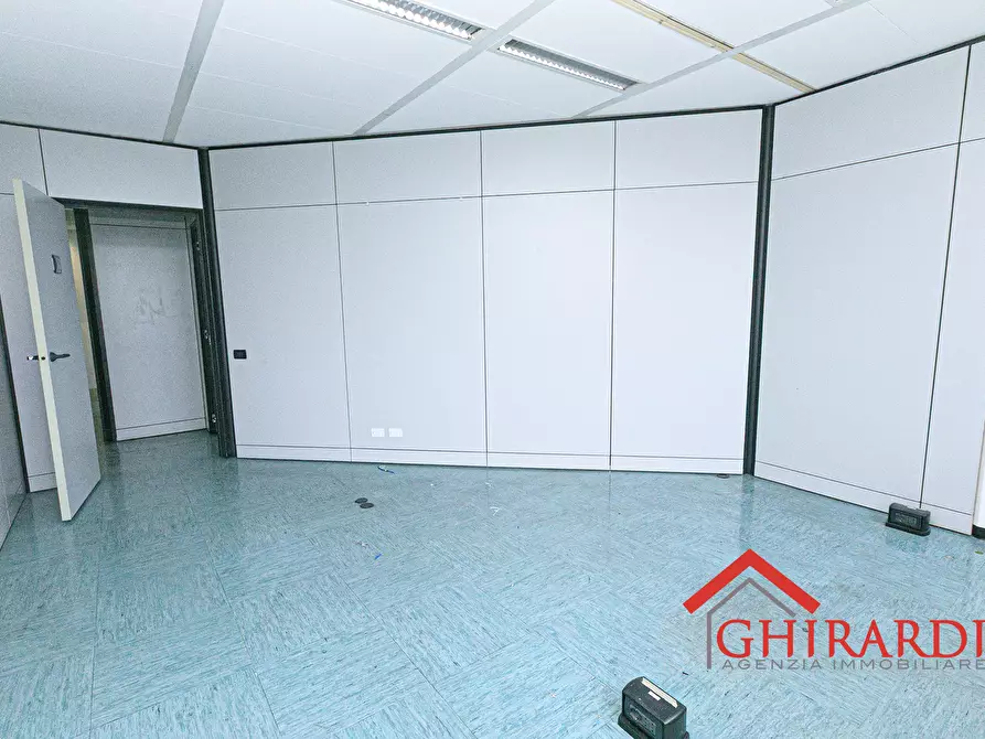 Immagine 14 di Ufficio in affitto  in VIA DE MARINI 1 a Genova