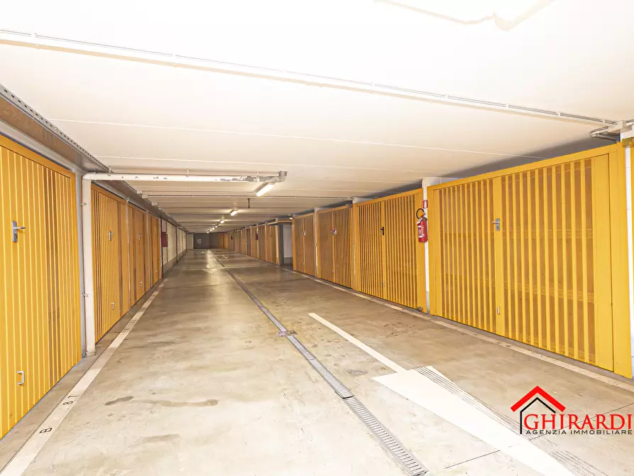 Immagine 11 di Garage in vendita  in Via Emanuele Ferro a Genova