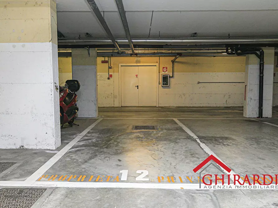 Immagine 12 di Garage in vendita  in Via Bombrini a Genova