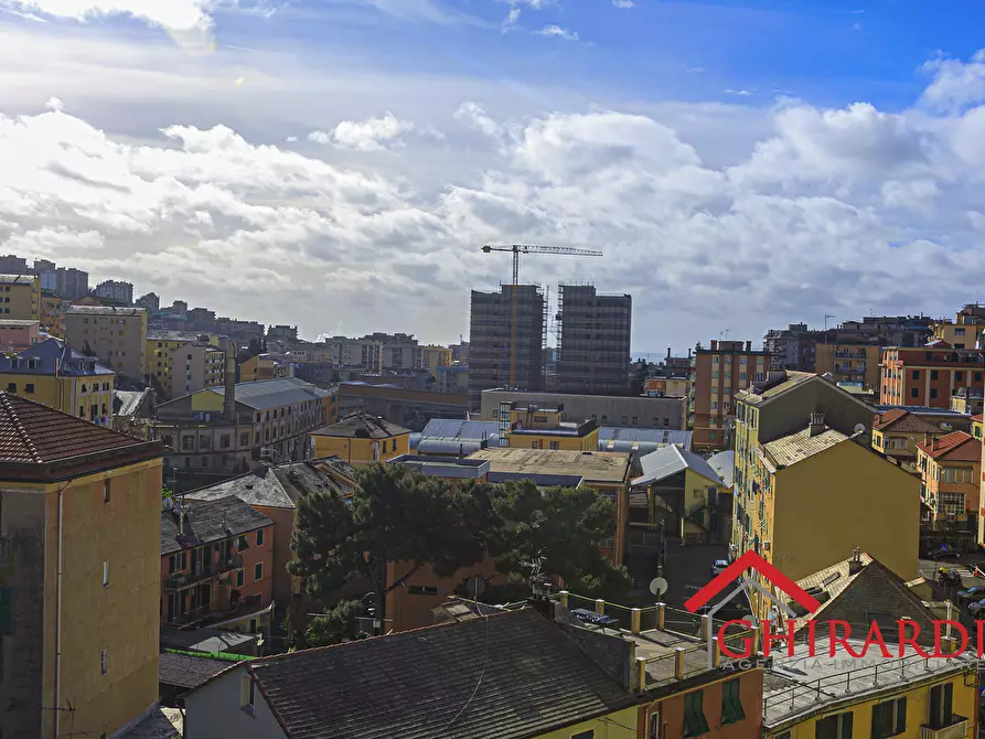 Immagine 44 di Bilocale in vendita  in Piazza Silvio Arrivabene 7a a Genova