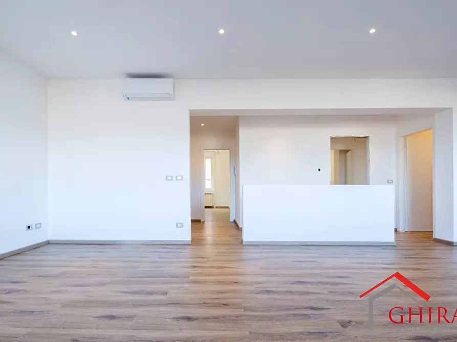 Immagine 6 di Quadrilocale in vendita  in Corso Andrea Podestà 8 a Genova