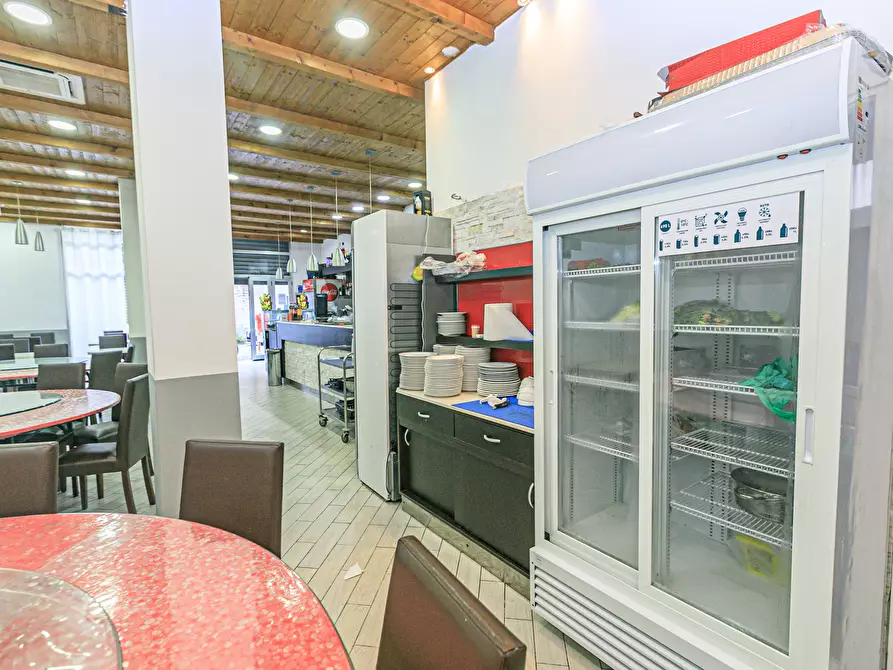 Immagine 10 di Locale commerciale in vendita  in VIA SALUCCI 13-15R a Genova