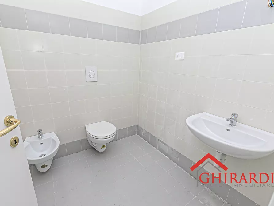 Immagine 14 di Ufficio in affitto  in Via Enrico Albareto 21 a Genova