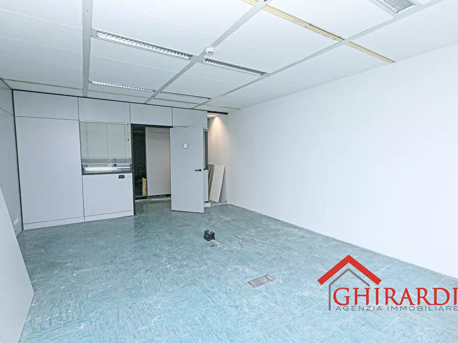Immagine 20 di Ufficio in affitto  in VIA DE MARINI 1 a Genova