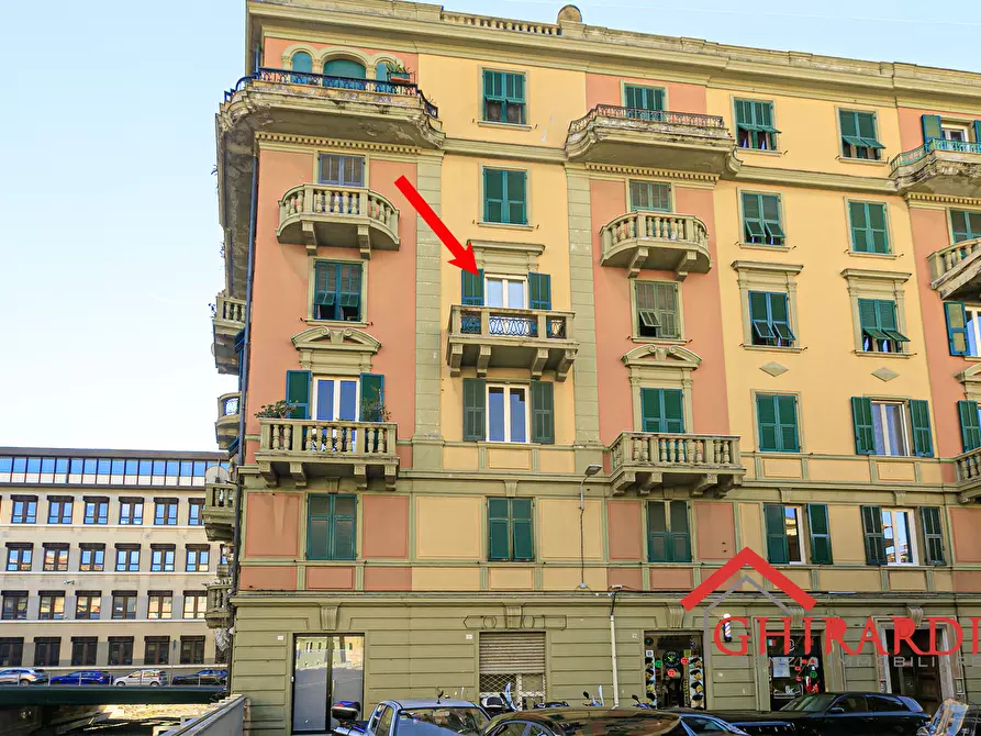 Immagine 1 di Trilocale in vendita  in VIA SESTRI 2 a Genova