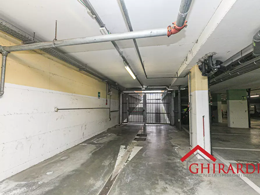 Immagine 2 di Garage in vendita  in Via Bombrini a Genova