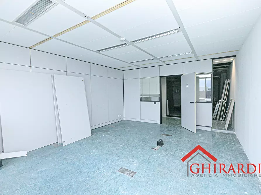 Immagine 21 di Ufficio in affitto  in VIA DE MARINI 1 a Genova