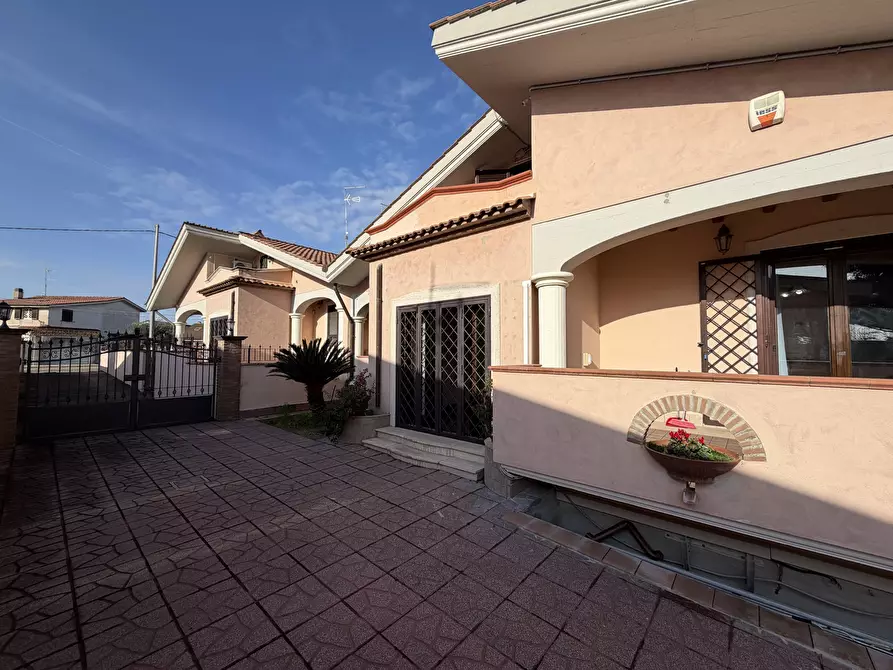 Immagine 3 di Villa in vendita  in Via Dora Baltea a Ardea