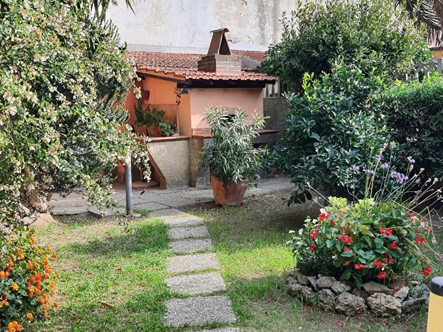 Immagine 1 di Casa bifamiliare in vendita  a Livorno